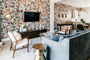 Designer~8 mins 2 Broadway~Balcony~Sleeps 10~New